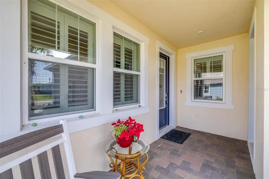 Exterior details and patio area of a home in , Wesley Chapel (Image 3).