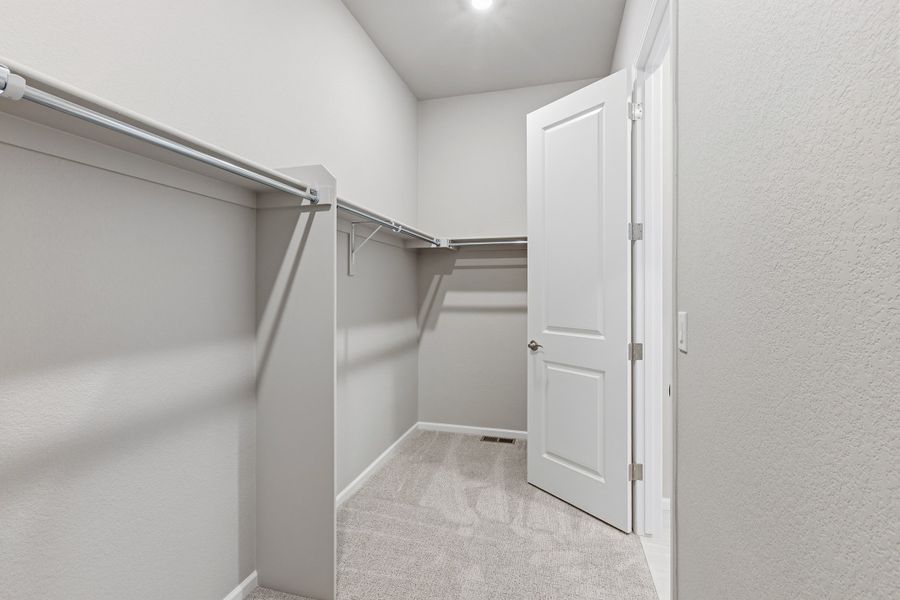 Spacious, unfurnished interior of a new home in The Estates Collection at Murphy Creek, Aurora (Image 17).