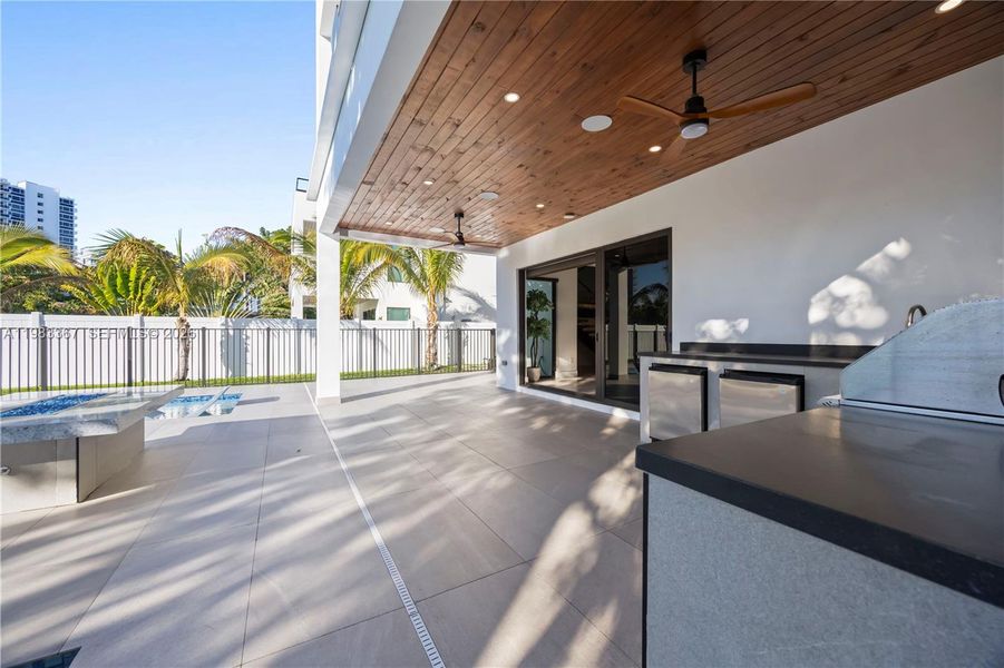 Exterior details and patio area of a home in , Fort Lauderdale (Image 59).