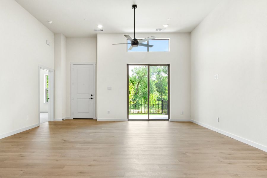 Spacious, unfurnished interior of a new home in Cottonwood Creek, Rowlett (Image 22).