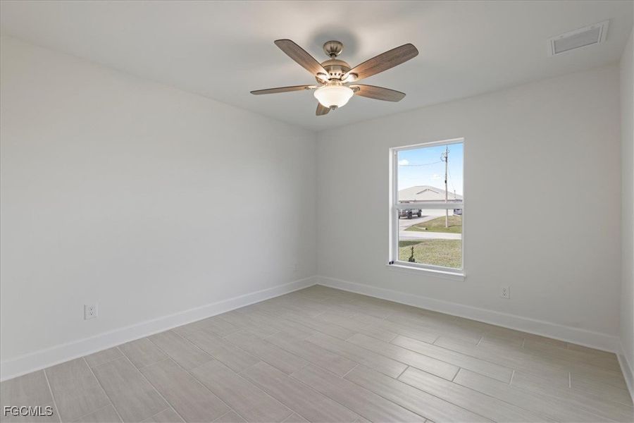 Spacious, unfurnished interior of a new home in Cape Coral, Cape Coral (Image 31).