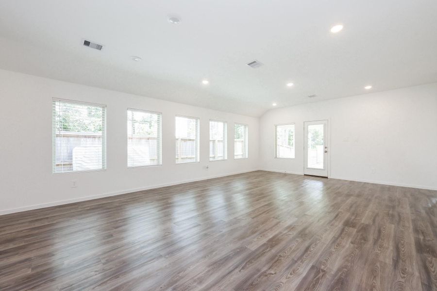 Spacious, unfurnished interior of a new home in Ladera Creek, Conroe (Image 14). Spacious, unfurnished interior of a new home in Ladera Creek, Conroe (Image 14).