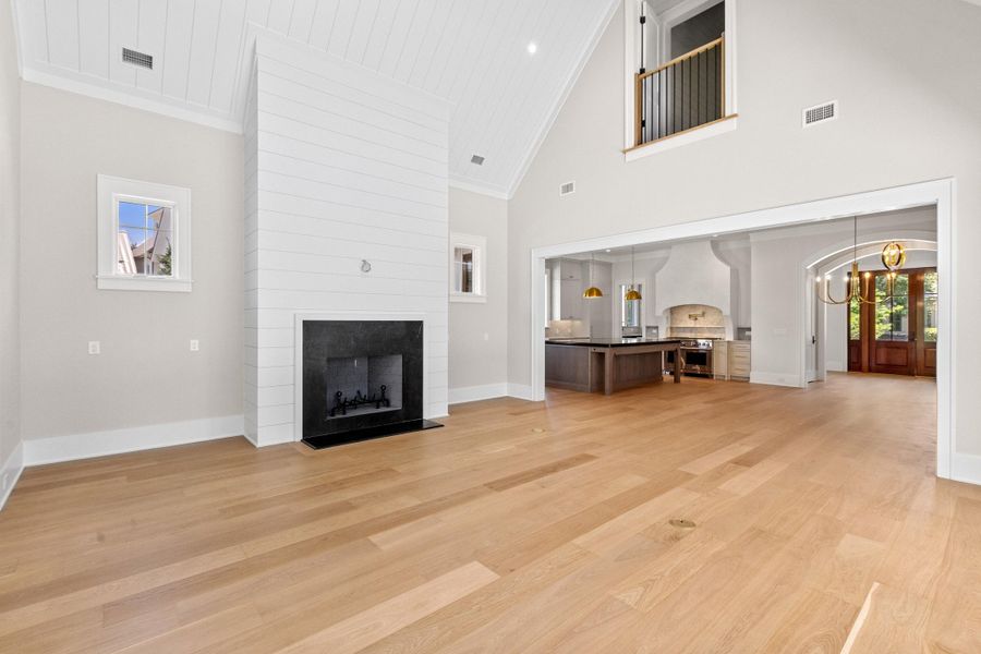 Spacious, unfurnished interior of a new home in , Charleston (Image 24).