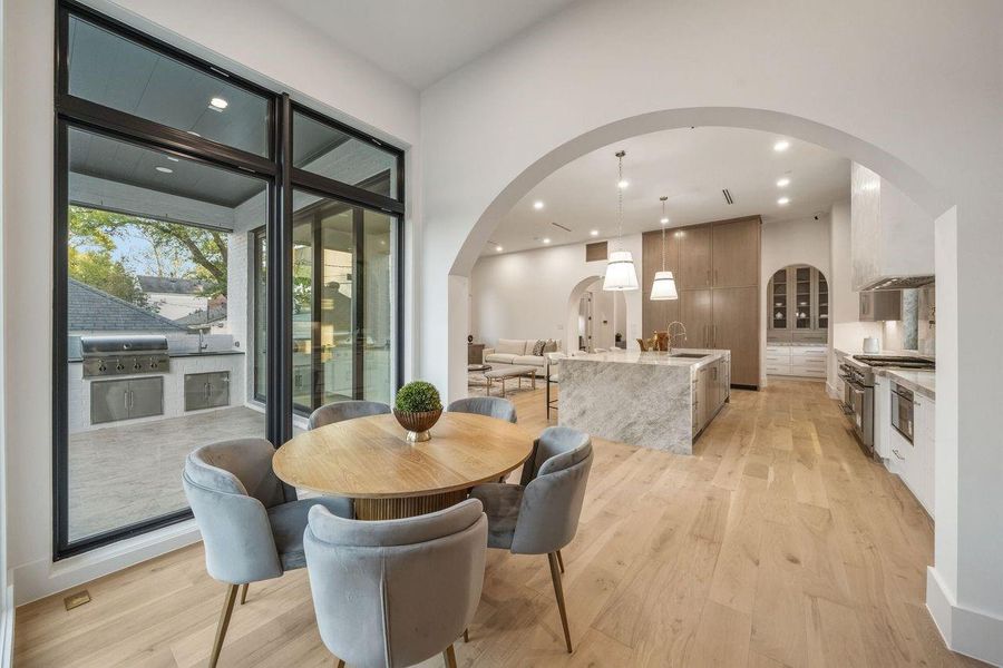 Breakfast Room/View 2