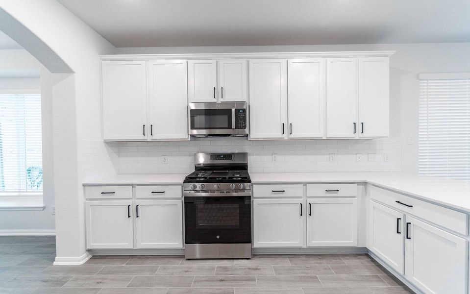 Furnished interior view inside a new home in Lago Mar, Texas City (Image 5).