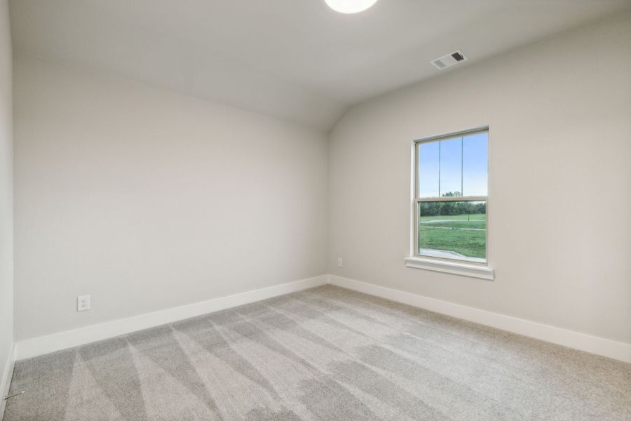 Spacious, unfurnished interior of a new home in Dove Hollow, Waxahachie (Image 26).