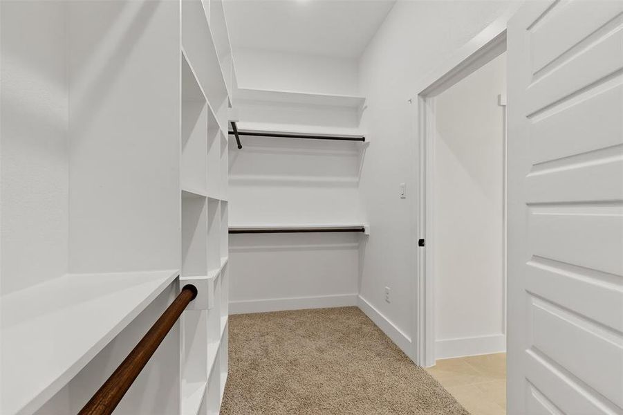 Spacious, unfurnished interior of a new home in , Gun Barrel City (Image 19).