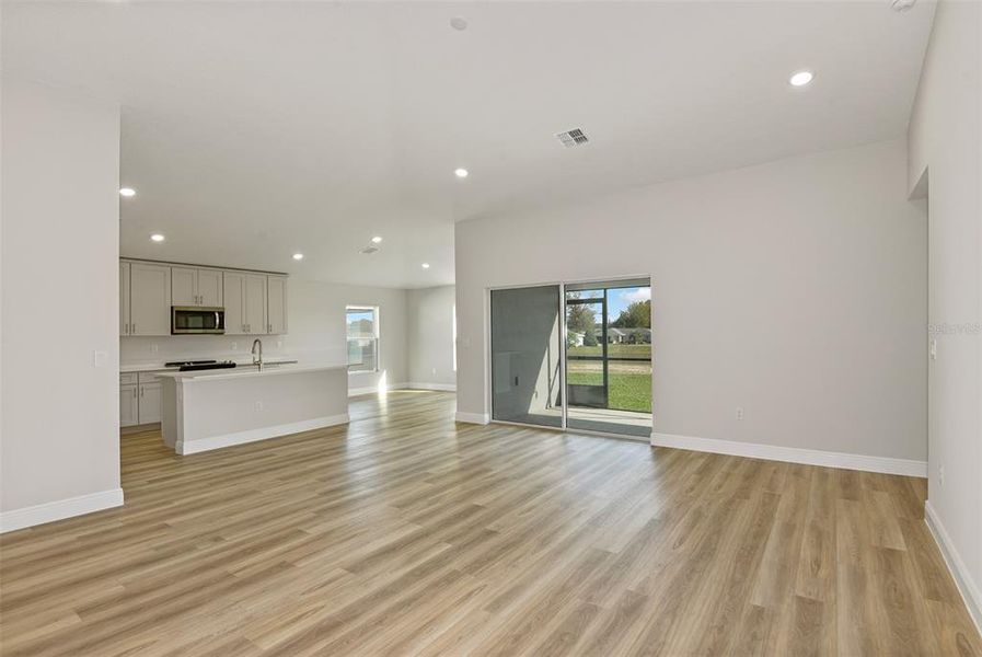 Spacious, unfurnished interior of a new home in Cherrywood Preserve, Ocala (Image 7).
