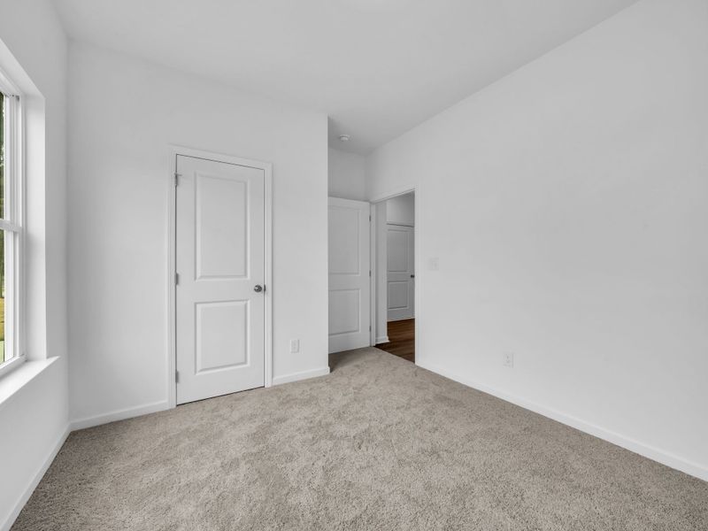 Spacious, unfurnished interior of a new home in Cantigny Park, Clarksville (Image 25).