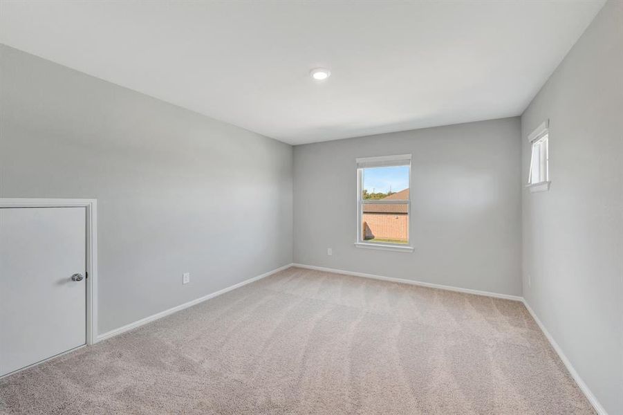 Spacious, unfurnished interior of a new home in The Preserve, Justin (Image 18).
