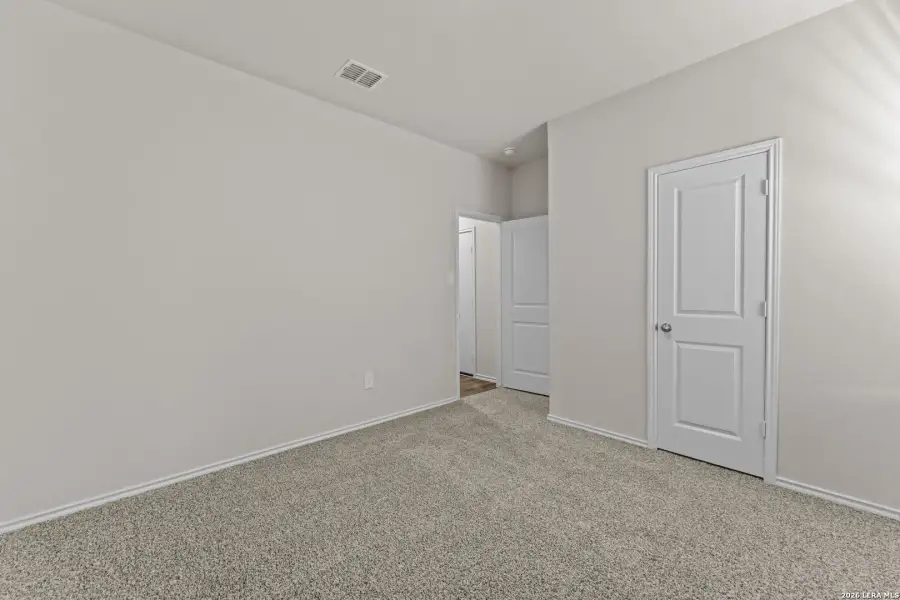 Spacious, unfurnished interior of a new home in Laurel Vistas, San Antonio (Image 27).