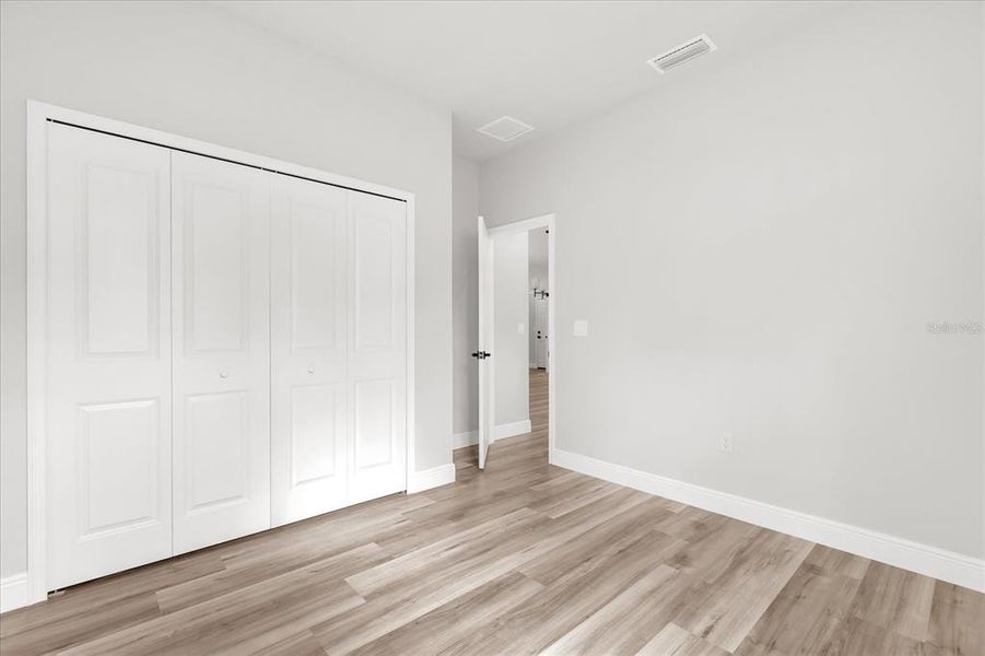 Spacious, unfurnished interior of a new home in , Ocala (Image 23).