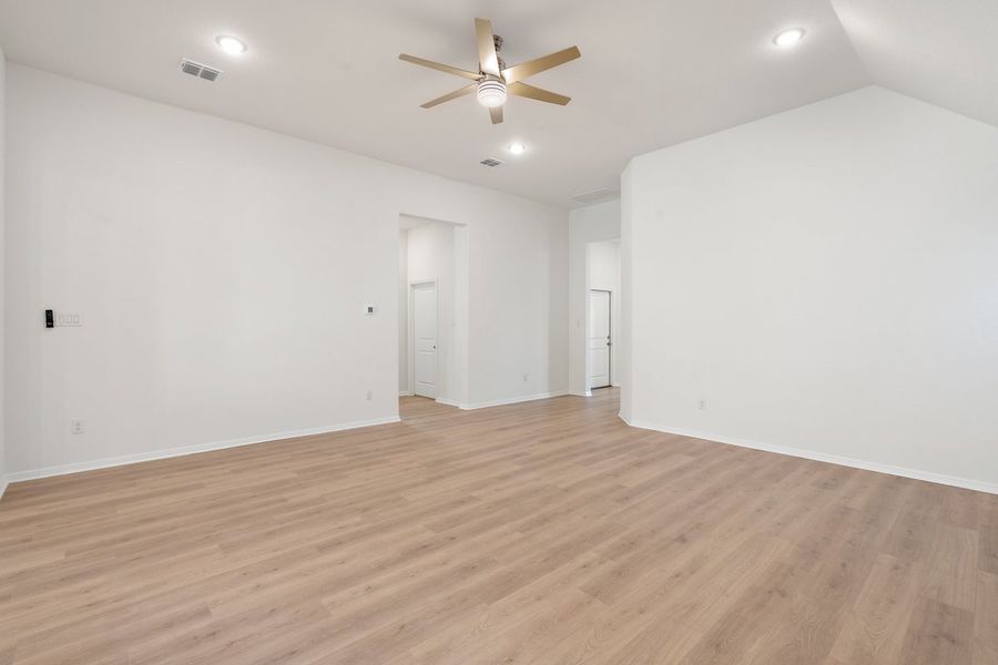 Spacious, unfurnished interior of a new home in The Hills of Bear Creek, Manchaca (Image 9).