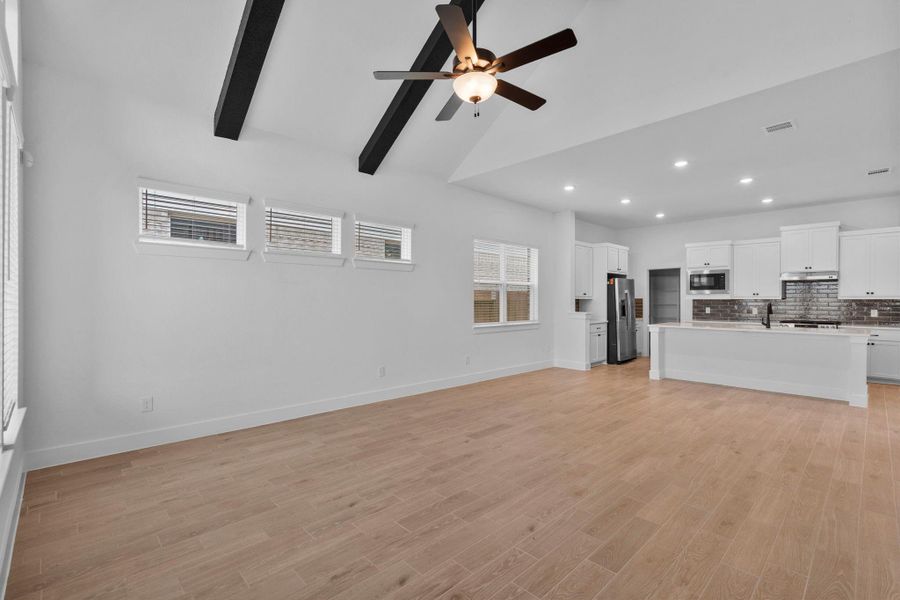 Spacious, unfurnished interior of a new home in Wildrye 45', Waller (Image 17).