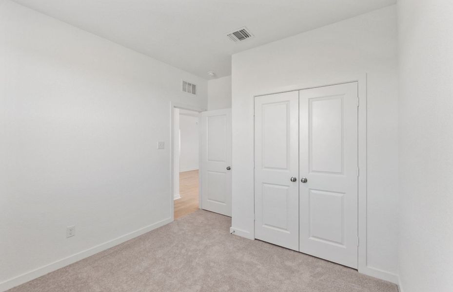 Spacious, unfurnished interior of a new home in Sonterra, Jarrell (Image 16).