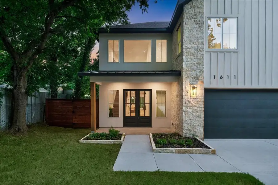 Exterior details and patio area of a home in , River Oaks (Image 4).