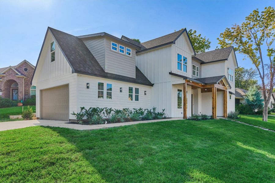 Exterior details and patio area of a home in , Montgomery (Image 3).