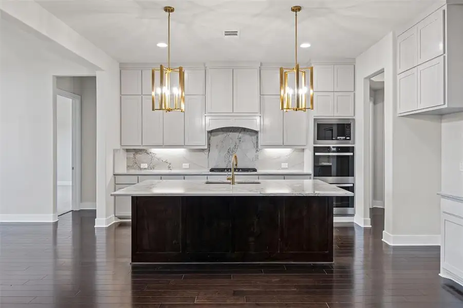 Furnished interior view inside a new home in Tuscan Estates (1 Acre Lots), Waxahachie (Image 10). Furnished interior view inside a new home in Tuscan Estates (1 Acre Lots), Waxahachie (Image 10).