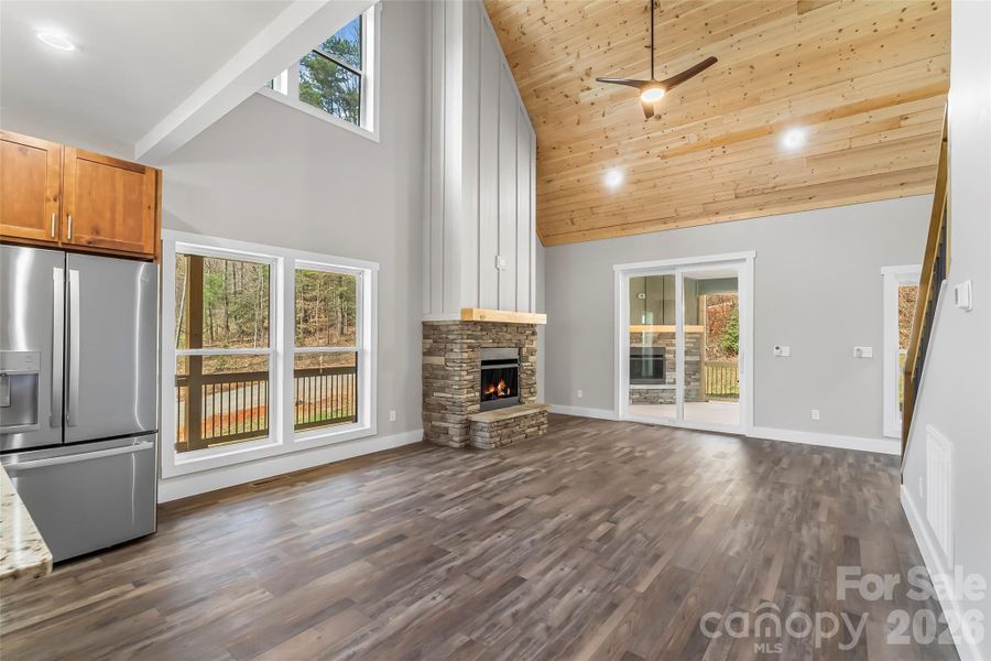Spacious, unfurnished interior of a new home in , Marion (Image 36).