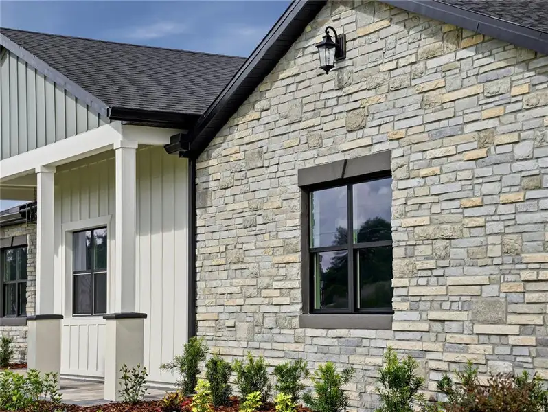 Exterior details and patio area of a home in , St. Cloud (Image 4).