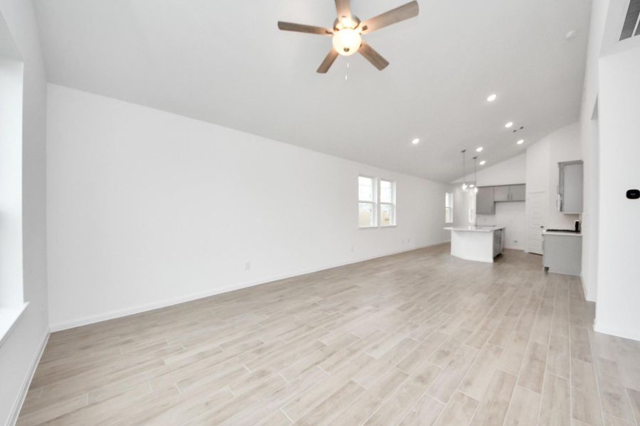 Spacious, unfurnished interior of a new home in Elyson, Katy (Image 15).