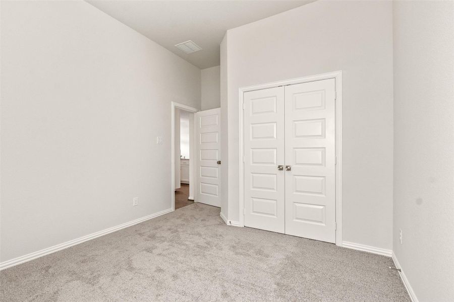 Spacious, unfurnished interior of a new home in Sunterra, Katy (Image 21).