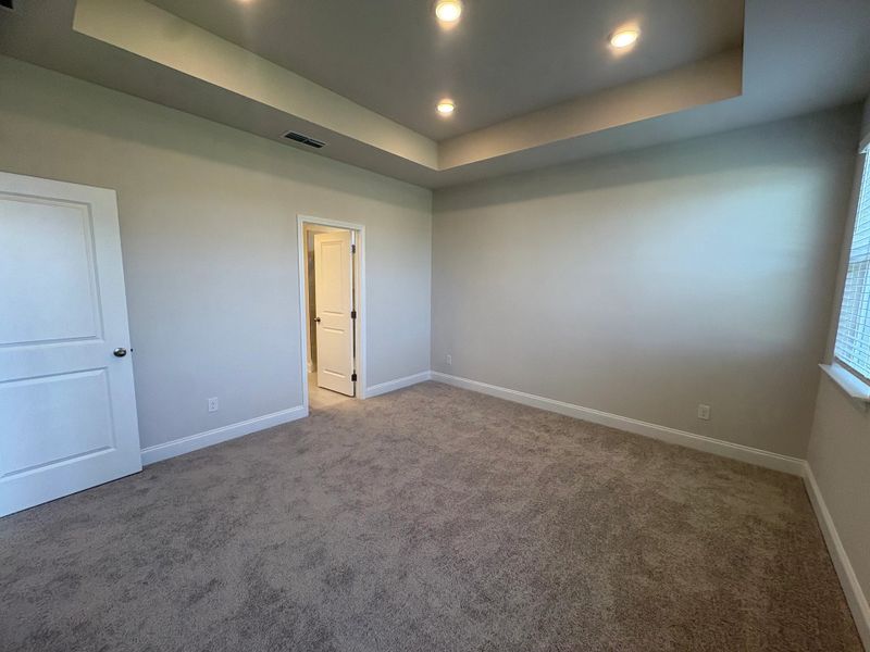 Spacious, unfurnished interior of a new home in Cades Bluff, Lebanon (Image 22).