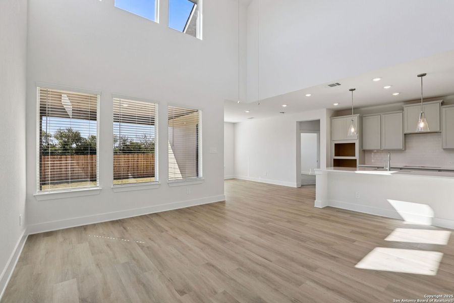 Spacious, unfurnished interior of a new home in Carmel Ranch, Schertz (Image 39).