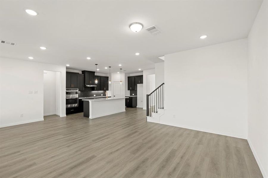 12. 745 Waterhouse - Family (2)