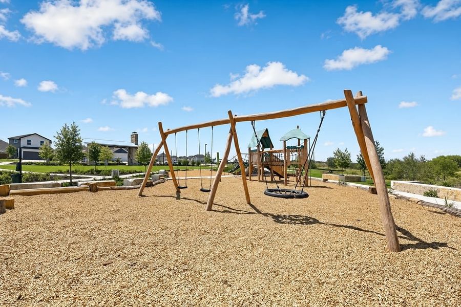 Community amenities in Longview, Del Valle (Image 8).
