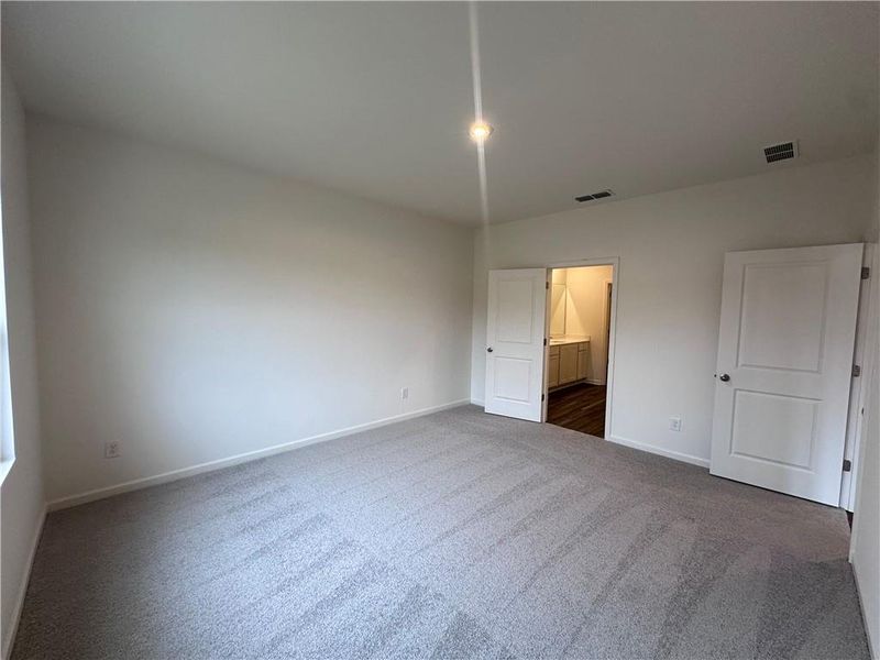 Spacious, unfurnished interior of a new home in Mt. Tabor Ridge, Dallas (Image 9). Spacious, unfurnished interior of a new home in Mt. Tabor Ridge, Dallas (Image 9).