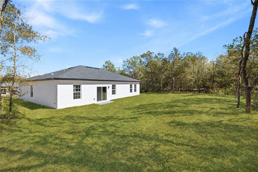 Exterior details and patio area of a home in , Citrus Springs (Image 3).