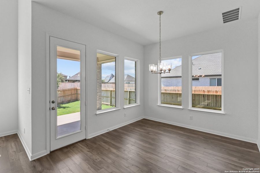 Spacious, unfurnished interior of a new home in Stillwater Ranch 60', San Antonio (Image 26).