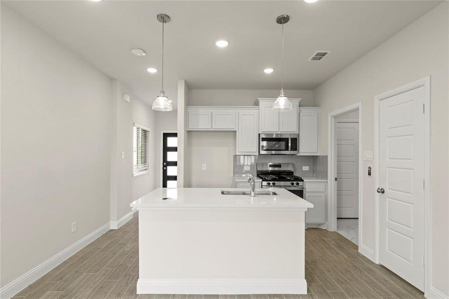 03_1064 Happy Holly 03_1064 Happy Holly