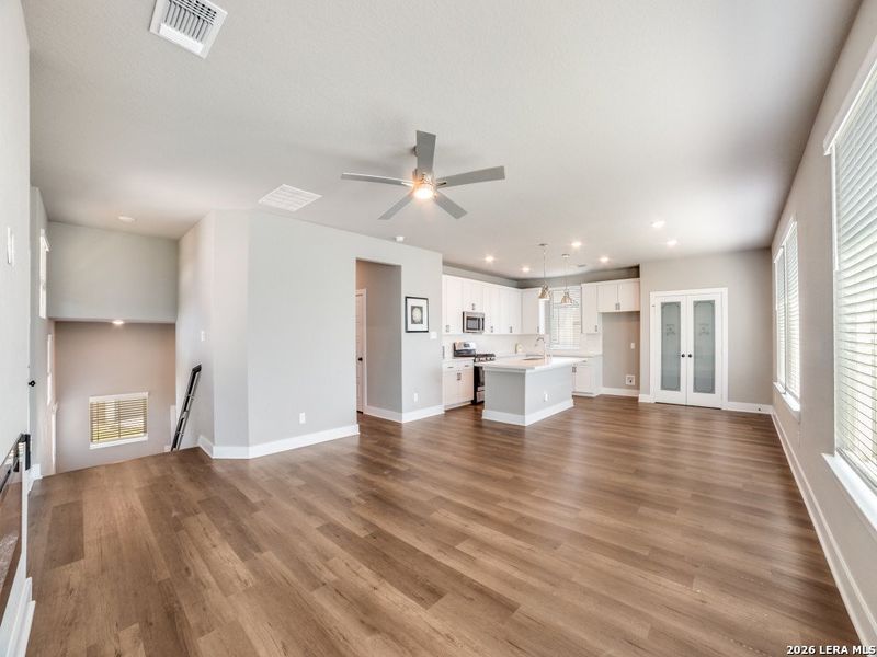 Spacious, unfurnished interior of a new home in Stillwater Ranch, San Antonio (Image 22).