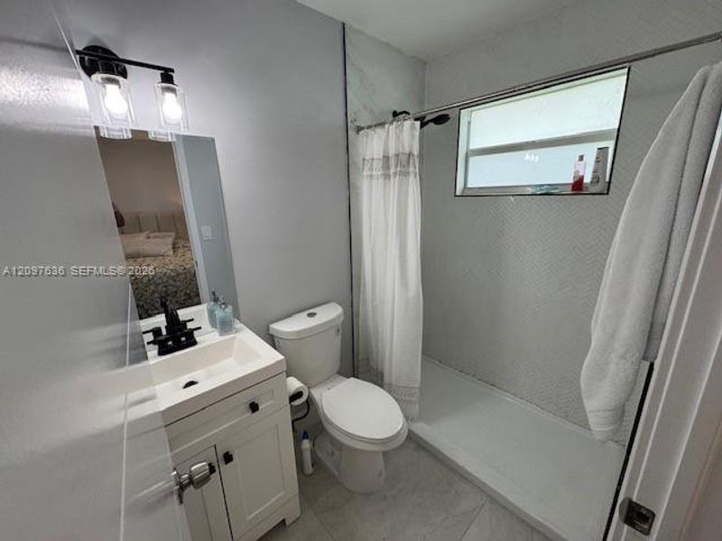 Master ensuite bathroom