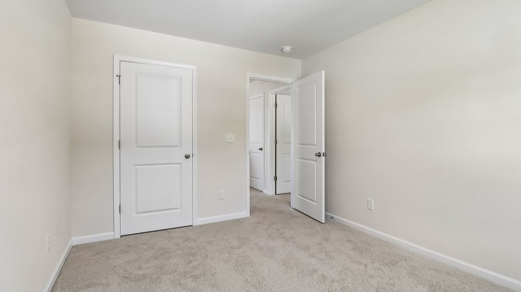 Spacious, unfurnished interior of a new home in Sease's Pond, Gilbert (Image 20).
