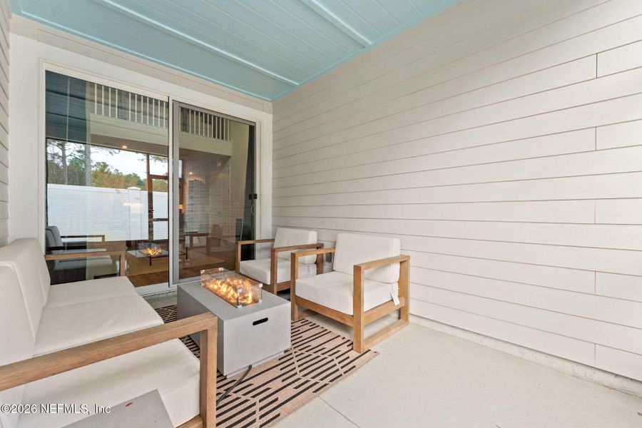 Exterior details and patio area of a home in Pablo Cove, Jacksonville (Image 3).