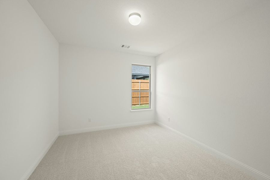 Spacious, unfurnished interior of a new home in Stone Eagle, Azle (Image 26).