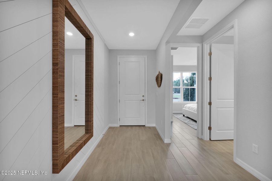 Spacious, unfurnished interior of a new home in Murray Farms, Middleburg (Image 19).