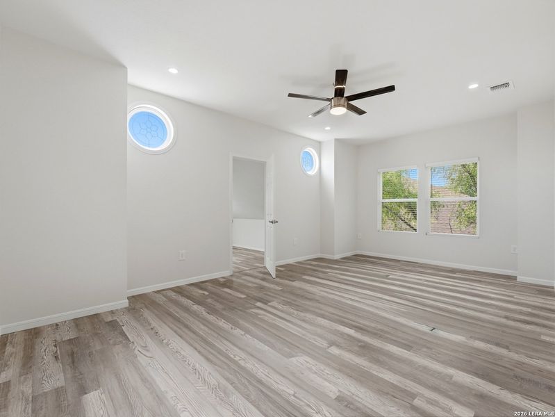 Spacious, unfurnished interior of a new home in , San Antonio (Image 23).