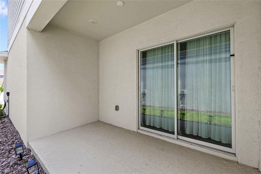 Exterior details and patio area of a home in Wellness Ridge, Clermont (Image 4).