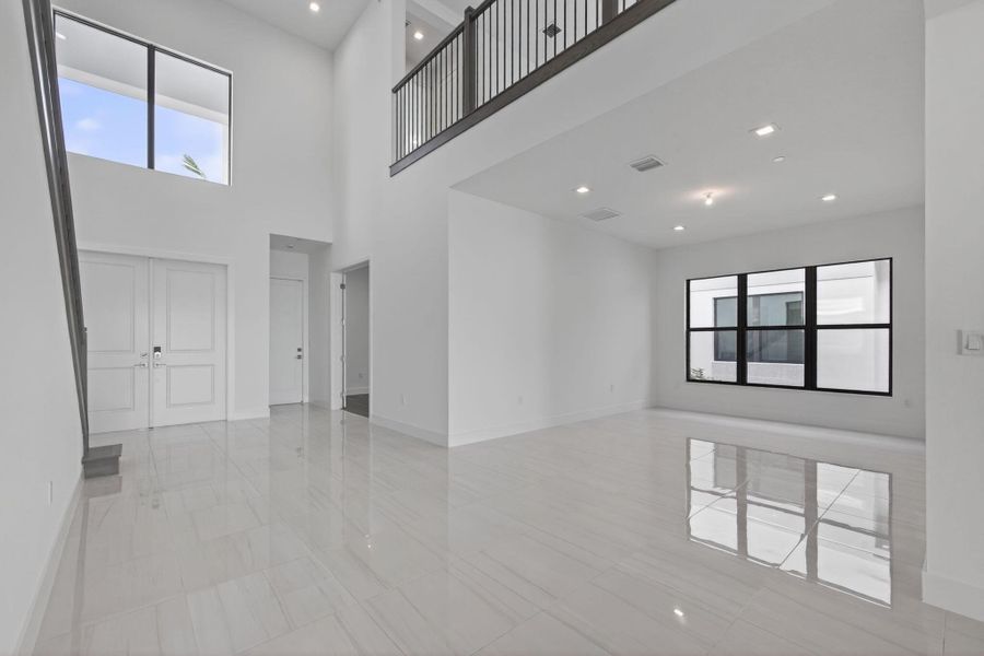 Spacious, unfurnished interior of a new home in Apex at Avenir, Palm Beach Gardens (Image 32).