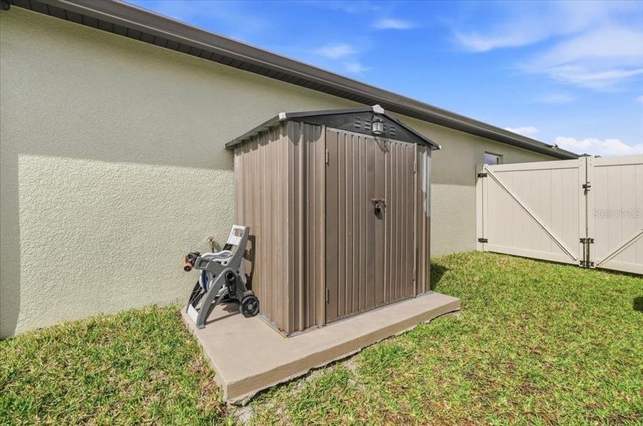 Exterior details and patio area of a home in , Lakeland (Image 25).