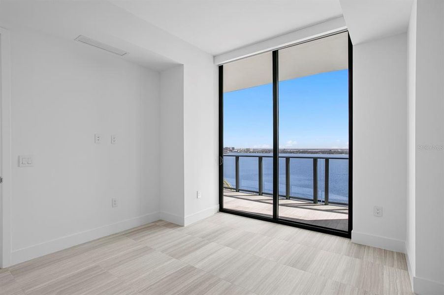 Spacious, unfurnished interior of a new home in , Tampa (Image 67).