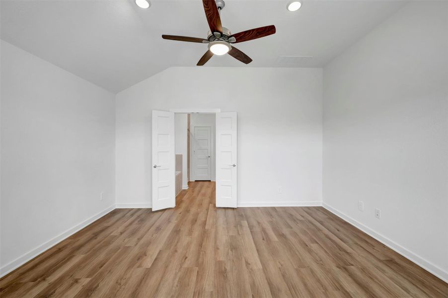 Spacious, unfurnished interior of a new home in Wildrye, Waller (Image 33).