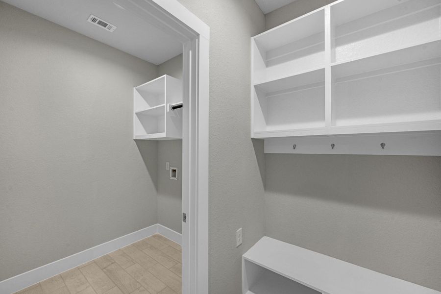 Spacious, unfurnished interior of a new home in Morton Creek Ranch, Katy (Image 18).