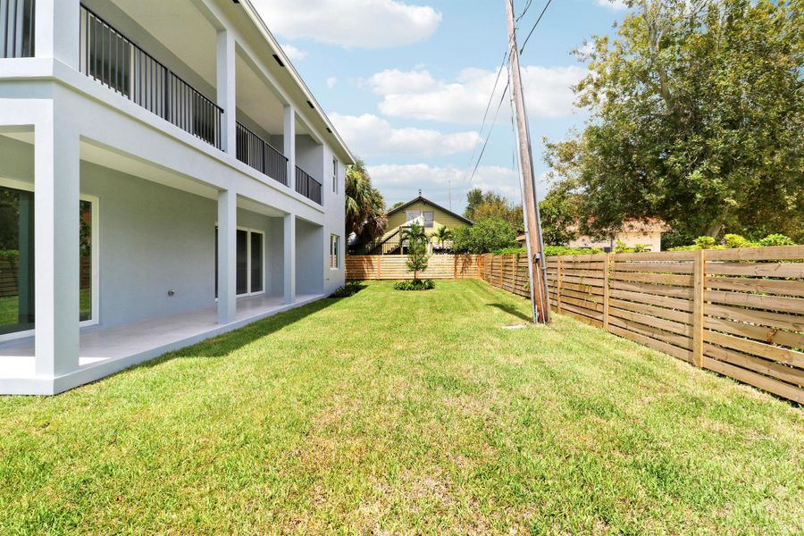 Exterior details and patio area of a home in , Jensen Beach (Image 29).