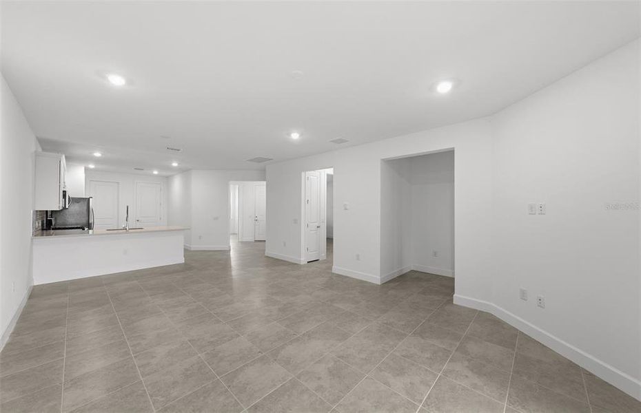 Spacious, unfurnished interior of a new home in Talon Preserve on Palmer Ranch, Nokomis (Image 27). Spacious, unfurnished interior of a new home in Talon Preserve on Palmer Ranch, Nokomis (Image 27).