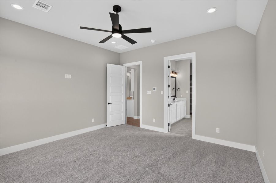 Spacious, unfurnished interior of a new home in Coyote Crossing, Godley (Image 43).